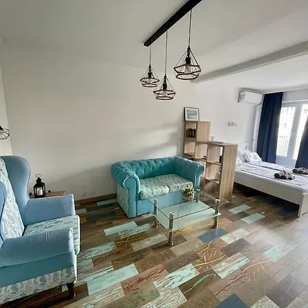 아파트 Sunny Seaside Retreat In