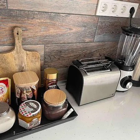 Sunny Seaside Retreat In 부르가스