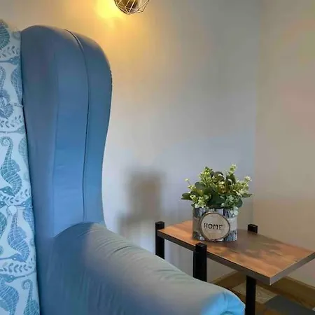 아파트 Sunny Seaside Retreat In *