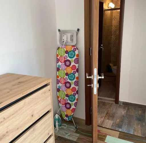 Sunny Seaside Retreat In Apartman