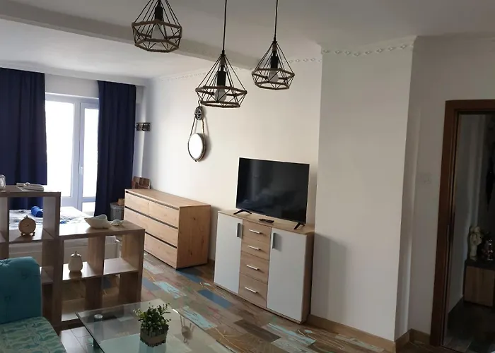 Sunny Seaside Retreat In Apartman *