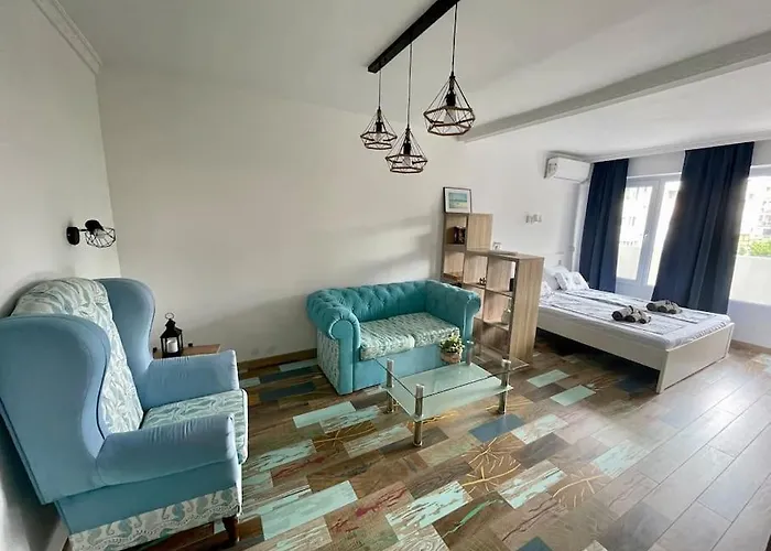 公寓 Sunny Seaside Retreat In